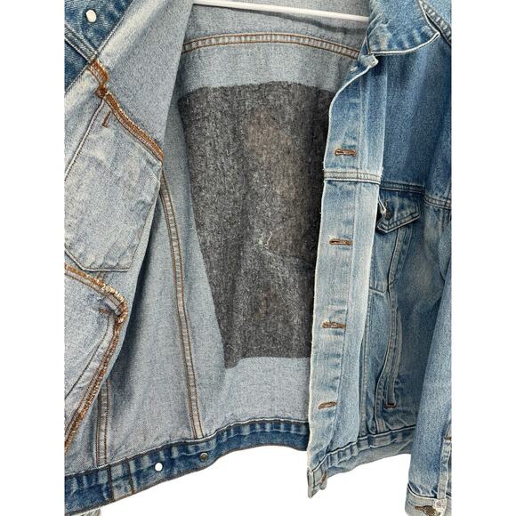 TYCA USA Eagle Jean Jacket Size XL Distressed Blue Denim Embossed Logo Trucker - Picture 15 of 15
